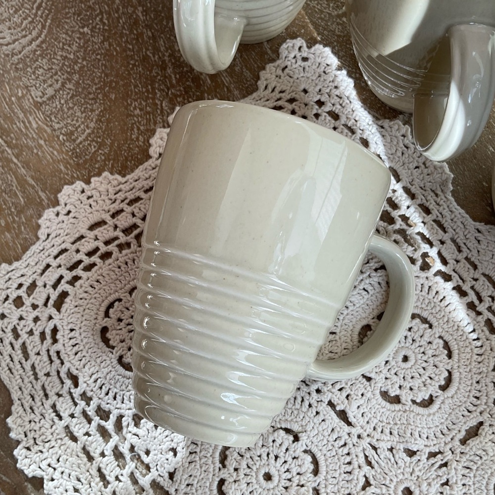 Pfaltzgraff- Set of 4! Beige Ribbed Mugs